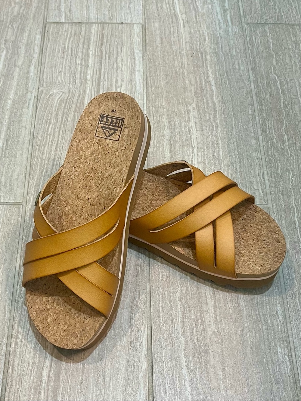 NWOT Reef Cushion Bloom Hi Cork Footbed Slide Sandals